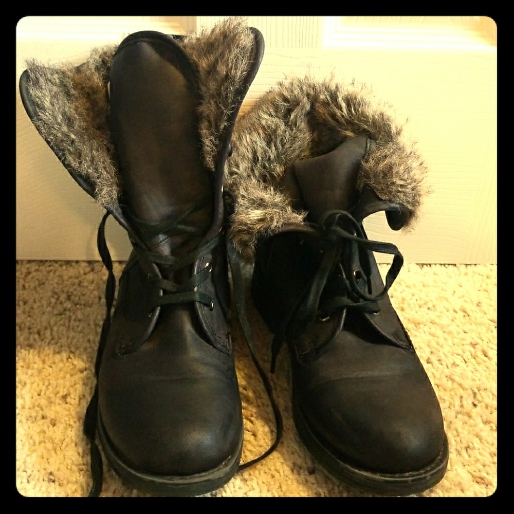 Old navy fur lined combat boots